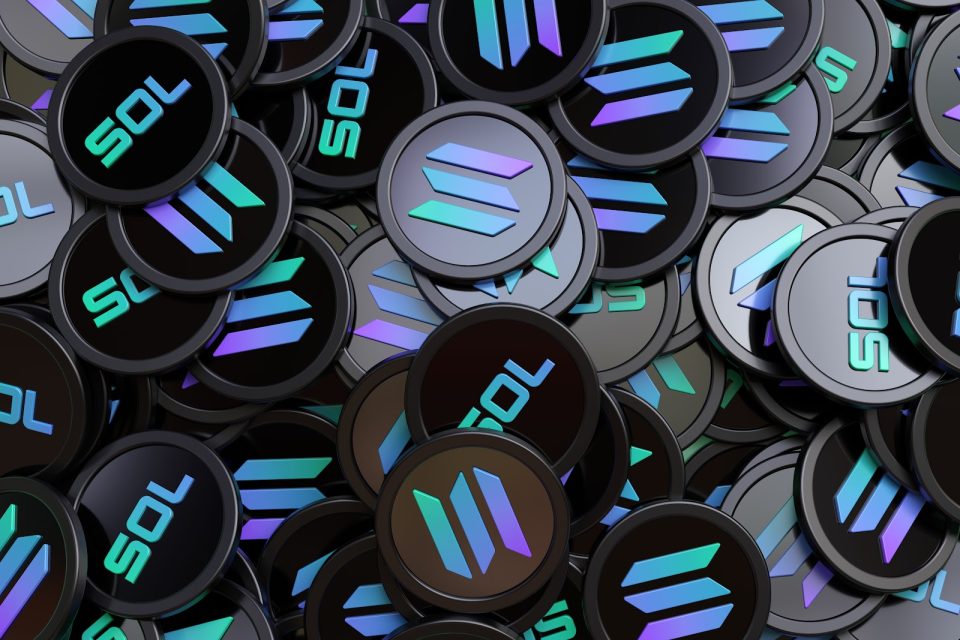 Solana Meme Coins See Mass Investor Exodus, Smart Money Is Rotating To This Viral Floki Competitor