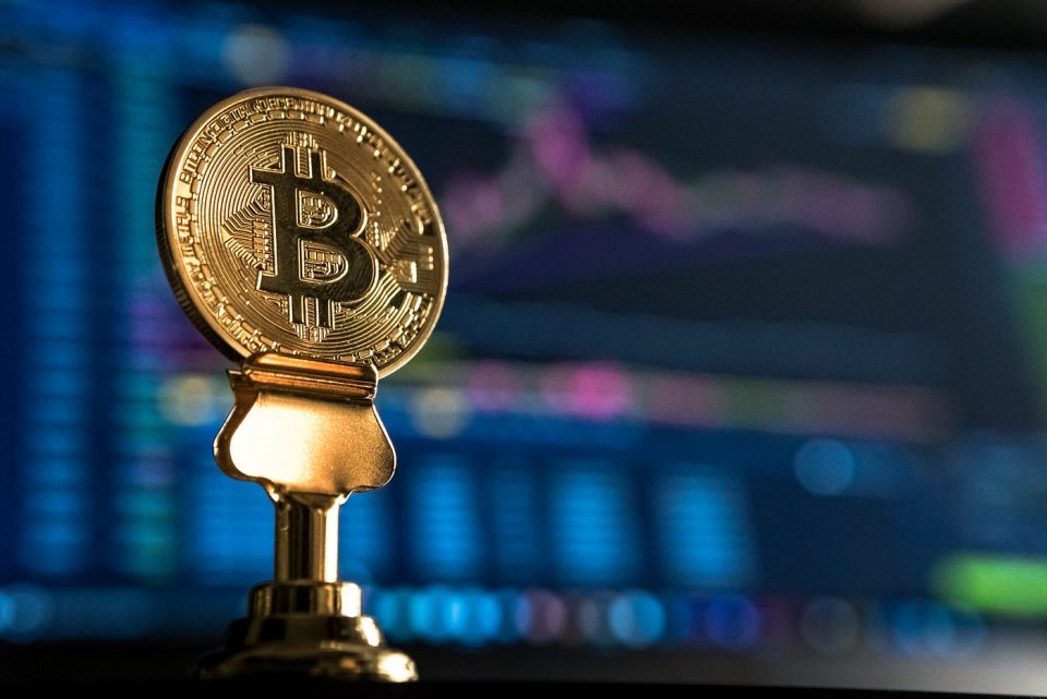 Bitcoin Hovers Near $117K as SEC Approves First Multi-Asset Crypto Fund