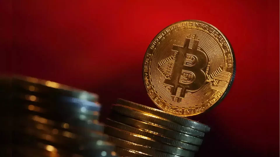 Bitcoin Drops Ahead of U.S. Shutdown Decision
